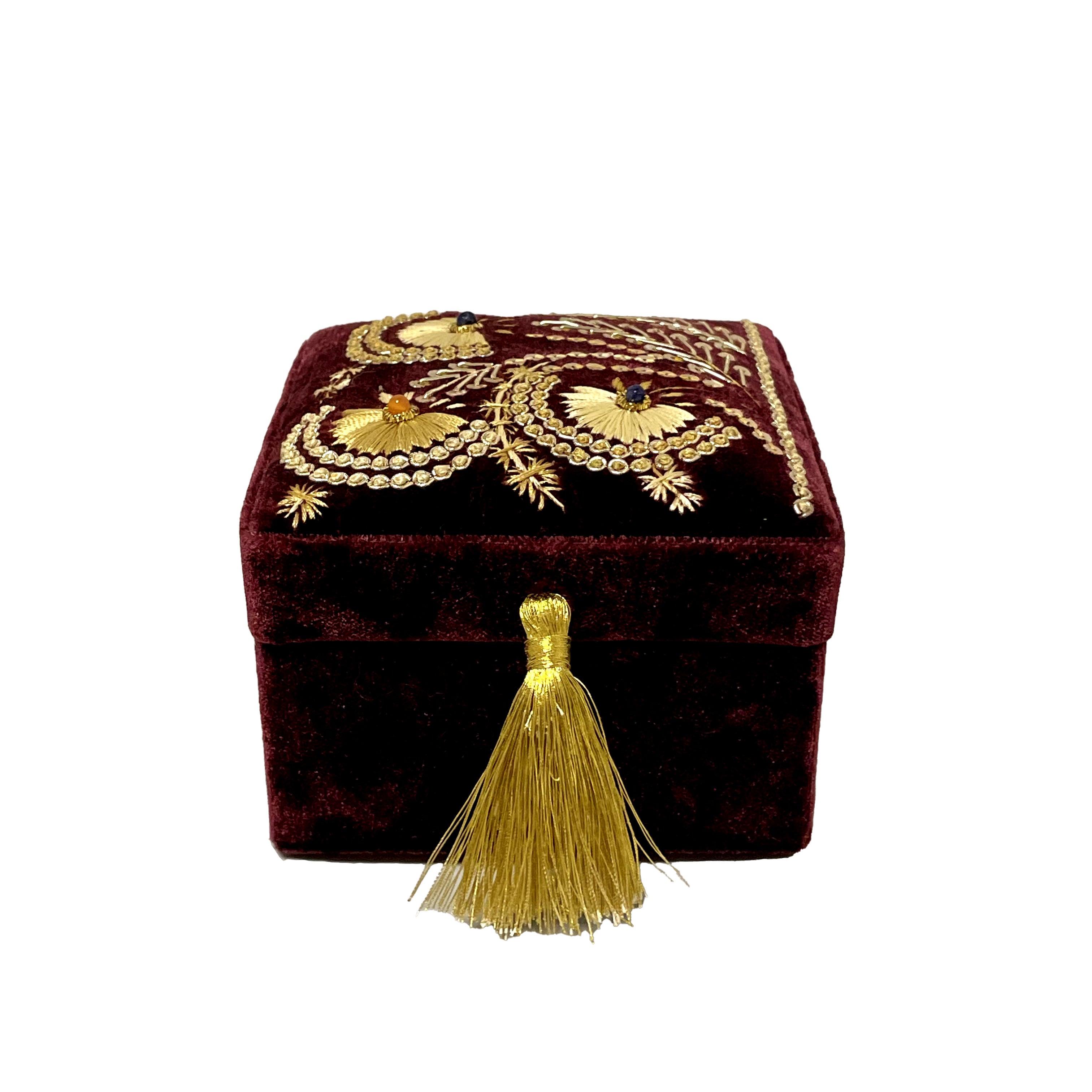 Isabella's Opera Coat Small Box – Gift at the Gardner